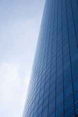 Obraz na płótnie Canvas modern office building with blue sky
