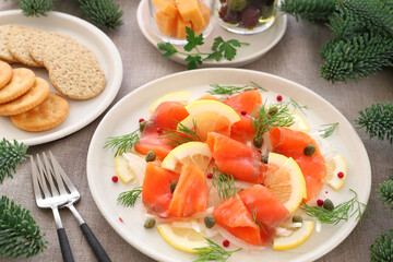 Smoked salmon salad with sliced onion ,lemon,dill and capers. スモークサーモンサラダ　マリネ　カルパッチョ