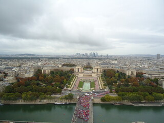 Views of Paris from above with its urban life and its impressive monuments, including the Eiffel Tower