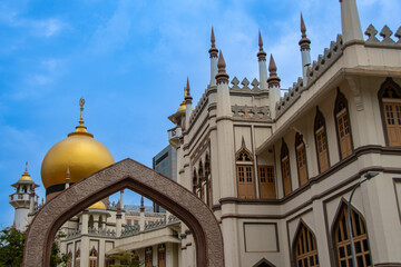 Fototapeta na wymiar The Masjid Sultan (Sultan Mosque) in Singapore