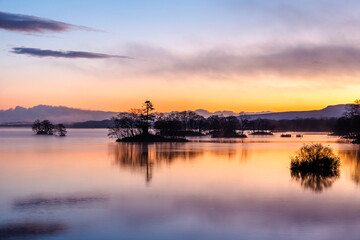北海道、夜明けの大沼国定公園・11月、日本