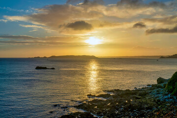 Fototapeta na wymiar Sonnenaufgang an der Granitküste