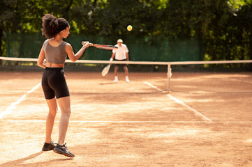 Obraz premium Two young people playing tennis and looking excited