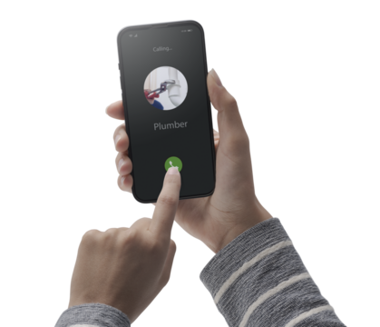PNG file no background Woman calling a plumber on her smartphone