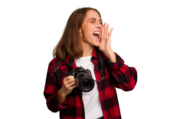 Young photographer caucasian woman isolated shouting and holding palm near opened mouth.