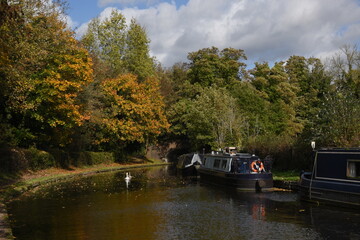 Fototapeta premium canal boats docked on the side of the canal at the Stewponey in Stourton