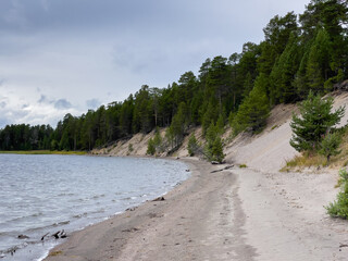 Strand am See Hornavan bei Arjeplog in Lappland, Schweden