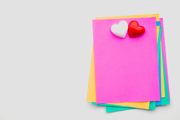Abstract empty sticky note with heart magnet on white board. valentine greeting card message..