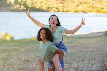 Fototapeta premium Multiethnic firends spending a beautifu day