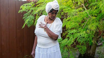 Elder Caribbean woman in all white - obrazy, fototapety, plakaty