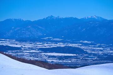 冬の長野県諏訪市 車山の中腹から南側(南アルプス,芽野市街など)の眺望