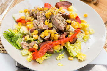 mediterranean vegetable salad with tuna