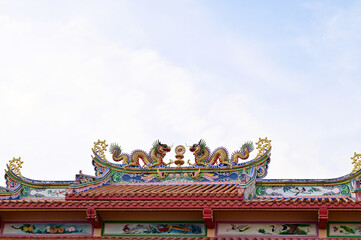Obraz premium BANGKOK, THAILAND : NOVEMBER 22, 2022 - Double dragon on china temple, Beautiful dragon Dragon sky in Bangkok,Thailand