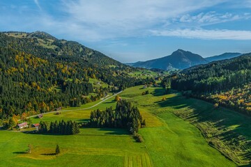 Typische Landschaft in den Allg&auml;uer Alpen im Gunzesrieder Tal nahe Sonthofen