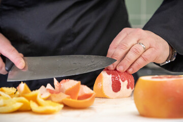 Éplucher des fruits