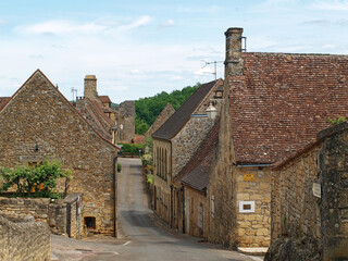 Fototapeta na wymiar Domme in Dordogne. Royal Bastide and fortified village in Périgord Noir with narrow streets and traditionnal perigordian houses
