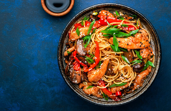รูปภาพChowmein – เลือกดูภาพถ่ายสต็อก เวกเตอร์ และวิดีโอ7,991 | Adobe Stock