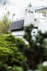 Balkonkraftwerk an einem Haus in Hilden