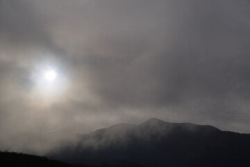 神秘的な山