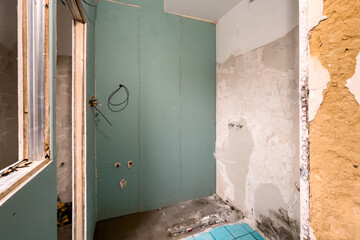 Fototapeta na wymiar Full renovation of a room inside a residential apartment
