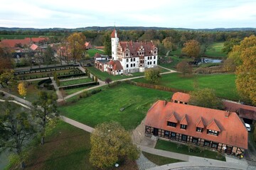 Basedow, Renaissance-Schloss und Siedlerhaus 2022