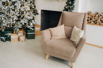 Obraz premium Christmas tree in the home Christmas interior.Decorated Christmas photo zone