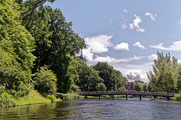 Alkmaar w Holandii – malownicze kanały wodne - obrazy, fototapety, plakaty