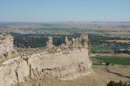 High-angle view of the mesmerizing Scottsbluff with trees and suburban area in the background