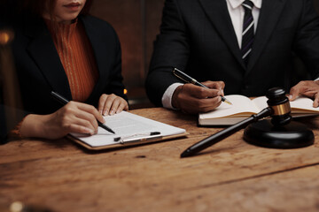 Lawyer explain the law and the outcome of the litigation, in detail the various contractual clauses...