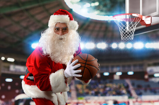 Santa claus ready to play basketball for Christmas
