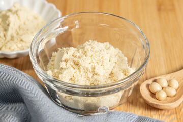 ガラスの器に入った粉豆腐