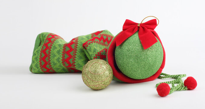 Christmas knitting bag with Small decorative Christmas gift ball.
