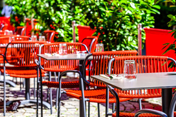 Fototapeta na wymiar typical sidewalk restaurant and cafe in bavaria