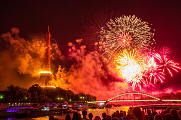 Naklejka premium Fireworks over the Seine in Paris, France on Bastille Day.