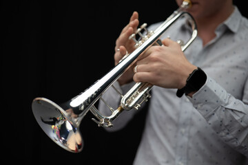 person playing the trumpet 