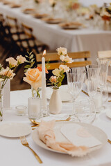 Table de mariage joliment décorée