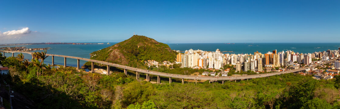 panor&acirc;mica do morro do moreno e a  Terceira Ponte  Vila Velha, Vit&oacute;ria, Espirito Santo, Brasil ponte, montanha mar