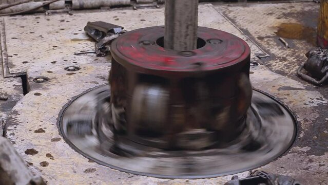 Drilling an oil and gas well. Drilling string on a rotary table with a slipway