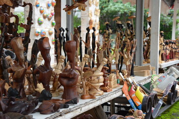 we love ornaments, one of the handmade figurine shops. Cuban handwork

 - obrazy, fototapety, plakaty