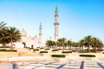 Fototapeta na wymiar Sheikh Zayed Grand Mosque aat Sunrise, Abu Dhabi