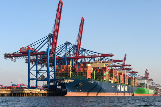 HAMBURG, GERMANY, 14th November 2022: Several large container ships and cranes of the port of Hamburg