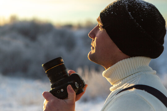 Professional photographer photographs the winter landscape