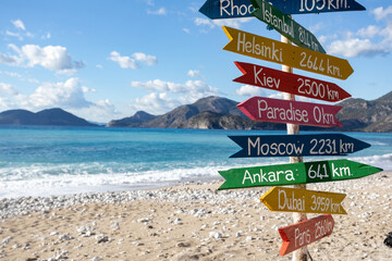 travel pointers on the beach © Inna