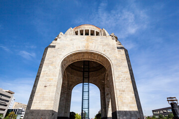 Monumento a la revolución mexicana vista desde abajo