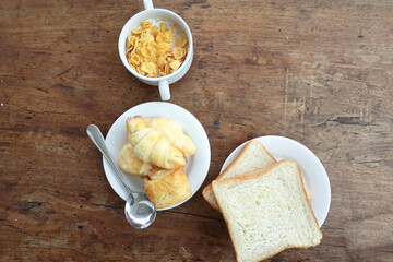 breakfast with toast and cereal