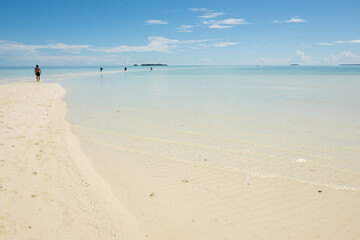 A long white sandy road gradually appears on the sea at low tide. This place is located in Rock Island Area in Palau and is called “Long Beach” 