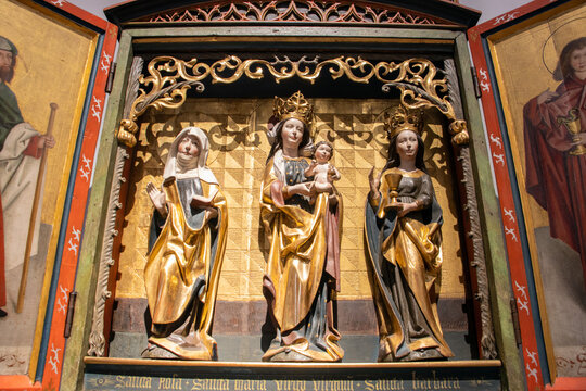 The carved winged altar with Virgin Mary, Saint Rose, Saint Barbara, Germany 16th century