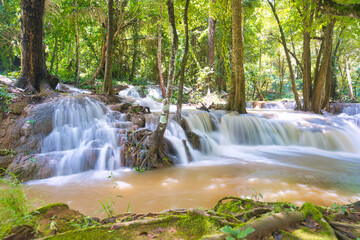 国立公園の滝　タイ・カンチャナブリー