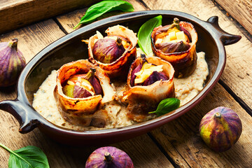 Figs baked in meat bacon