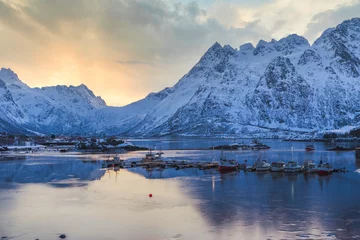 Papier Peint photo autocollant Reinefjorden Paysage d& 39 hiver, Svolvaer, îles Lofoten, Norvège